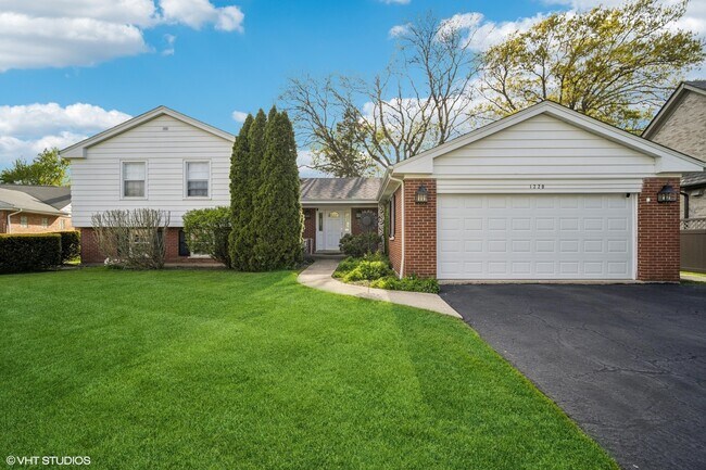 Primary Photo - 1220 Canterbury Ln