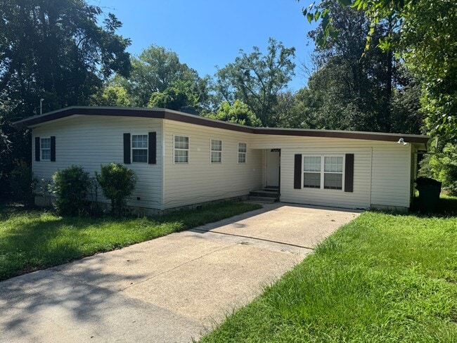 Primary Photo - Four Bedroom, Two Bathroom House on Sharke...