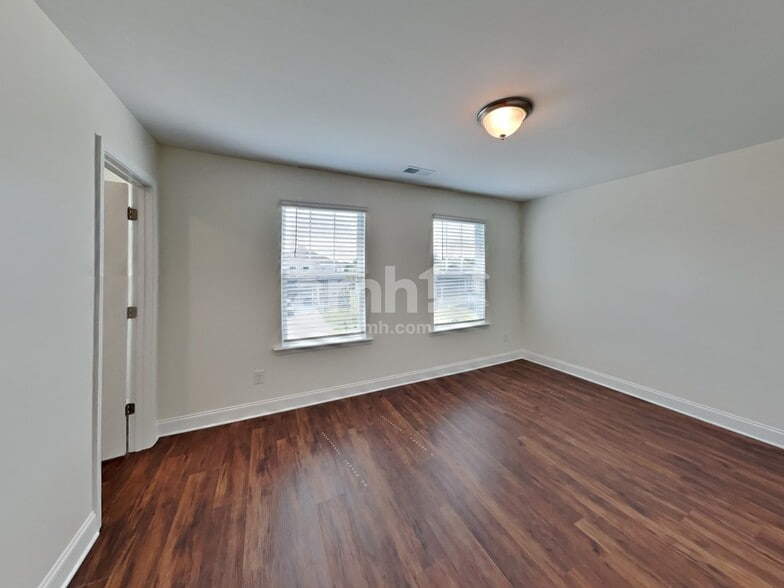 Building Photo - 150 Hazel Pk Dr