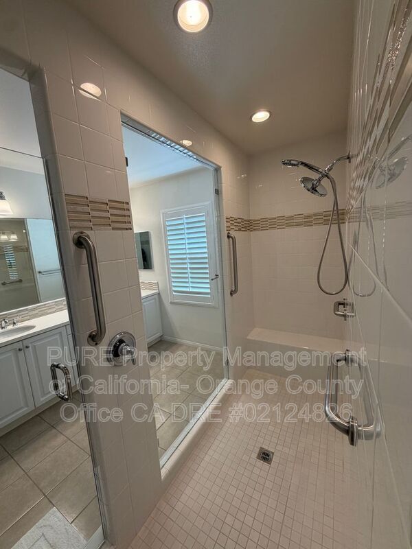 Building Photo - 15 Galan St