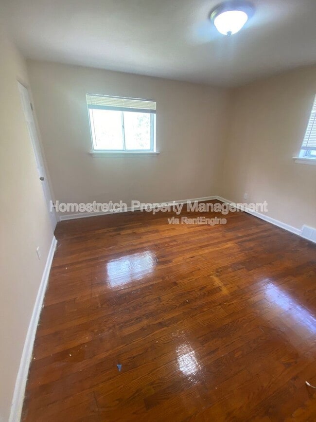 Building Photo - 6657 Kenwood Dr