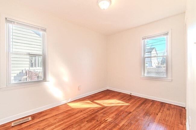 Building Photo - Charming Hazel Park Bungalow with Renovated Kitchen & Fenced Yard