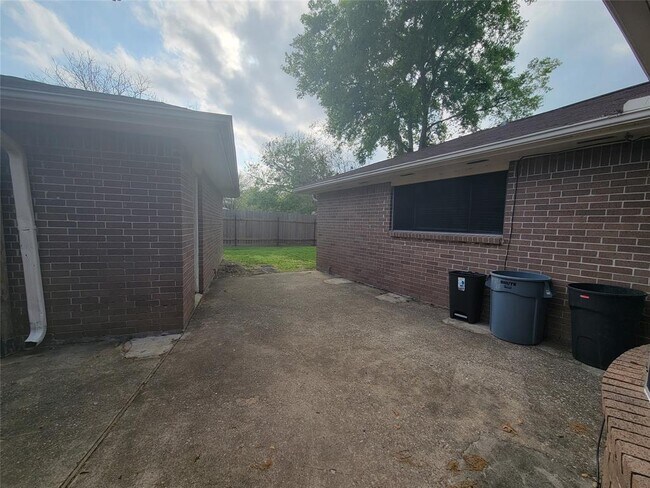 Building Photo - 16022 Blackhawk Blvd