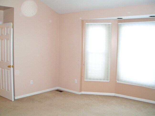 Building Photo - 45866 Fountain View Dr