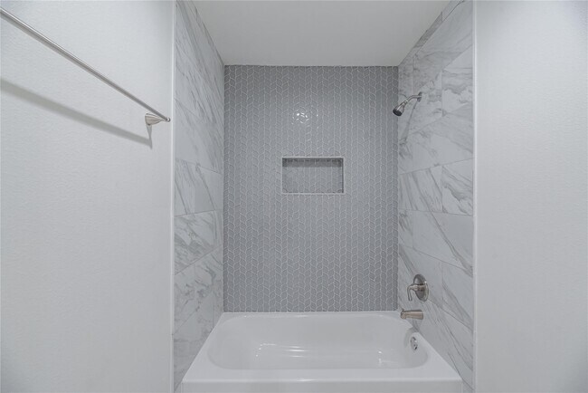 Building Photo - 3123 Baywood Park Dr