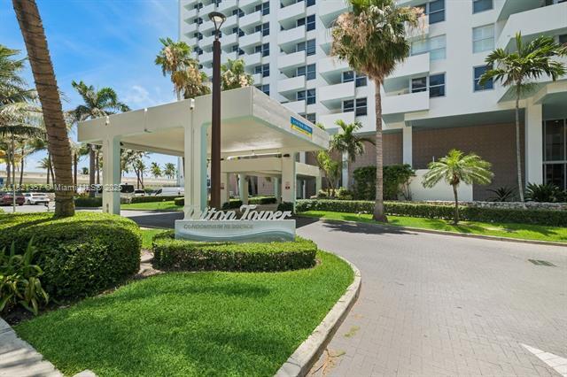 Building Photo - 2899 Collins Ave