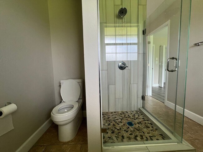 Building Photo - $1,825 ** AVAIL 6/7/25 ** 3 Bed / 2 Bath S...