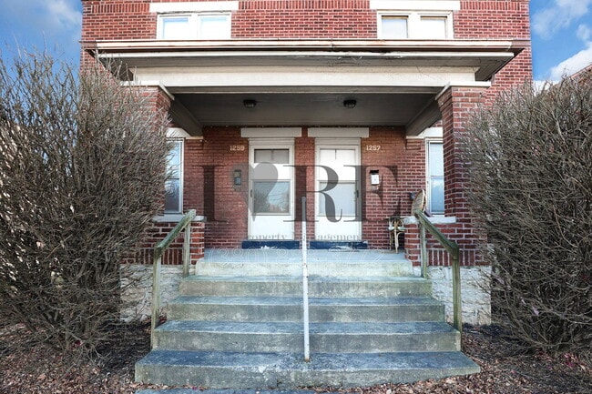 Building Photo - 1257 E Livingston Ave