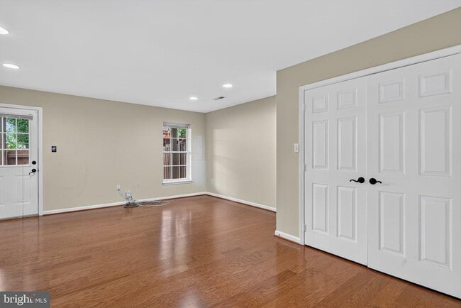 Building Photo - 5950 Ians Way