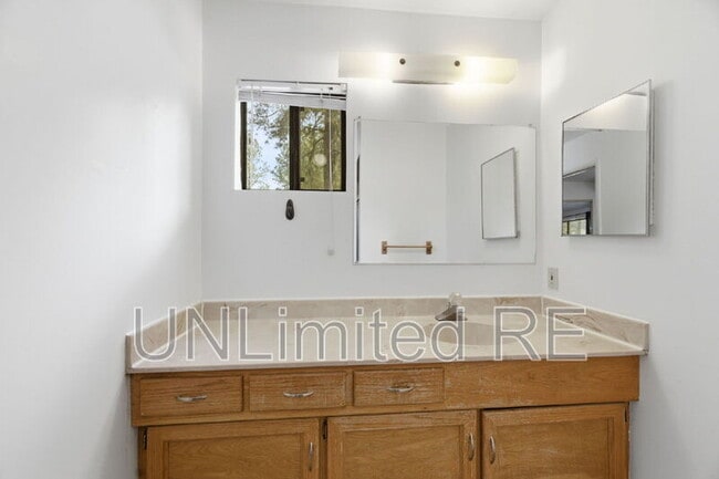 Building Photo - 1410 Inverrary Way