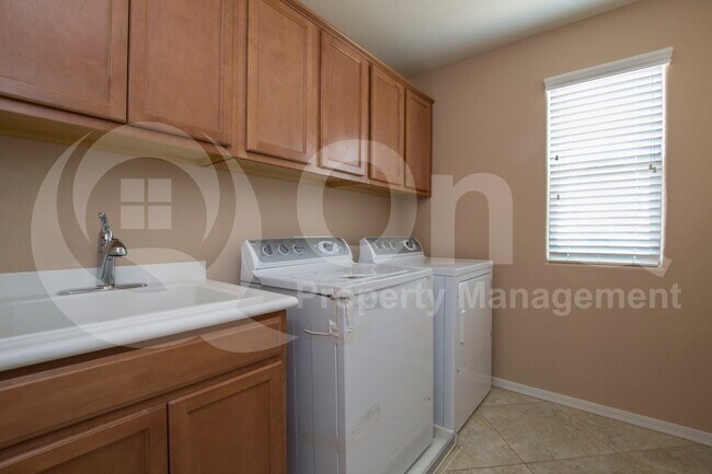 Building Photo - 4749 S Antonio