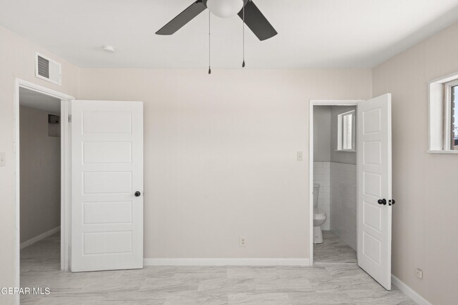 Building Photo - 4317 Larchmont Dr