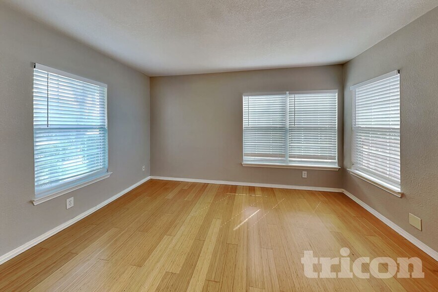Building Photo - 706 Olney Dr
