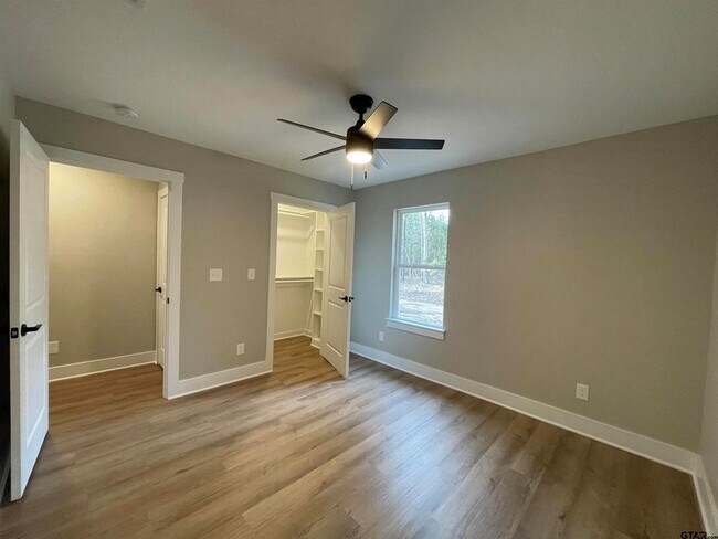 Building Photo - 518 Post Oak Dr