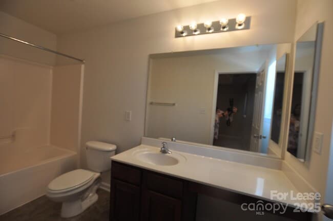 Building Photo - 4923 Sunburst Ln