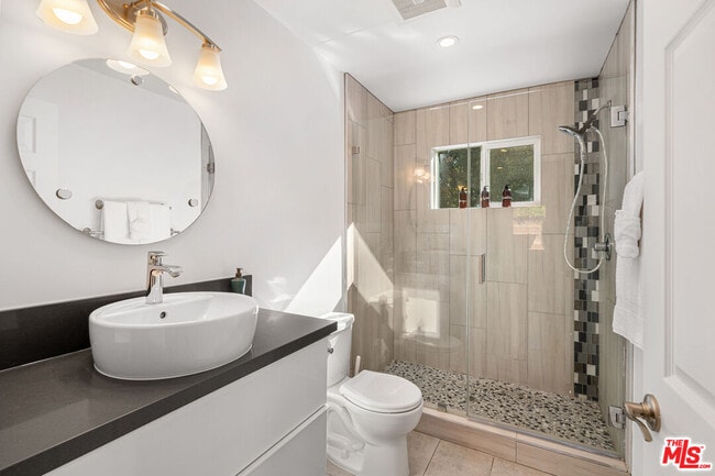 Building Photo - 5202 Topeka Dr