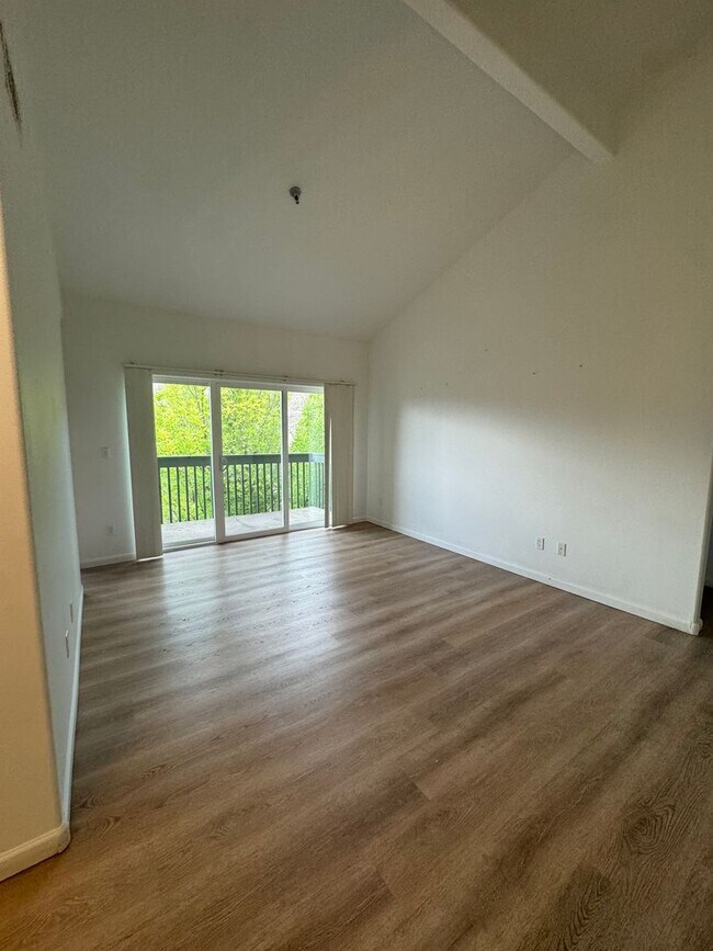Building Photo - 3 Bedroom 2 Bath Condo in New Castle