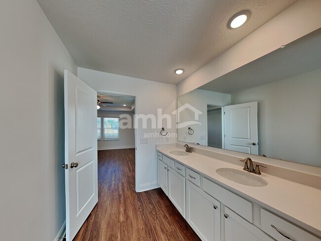 Building Photo - 1078 Castor Dr