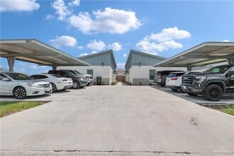 Building Photo - 22 Playa Dr