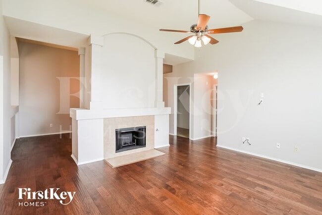 Building Photo - 208 Flatwood Dr