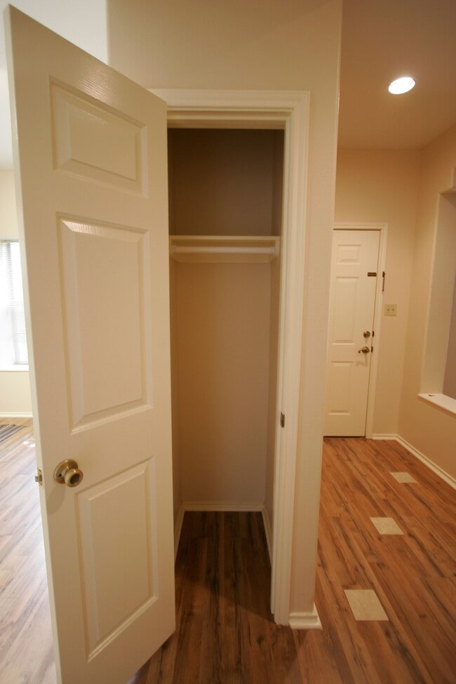 Building Photo - 207 Grandview Pl