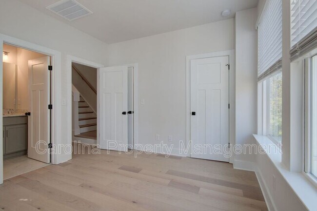 Building Photo - 5045 York Park Ln