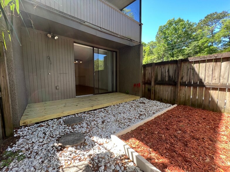 Building Photo - 701 SW 75th St