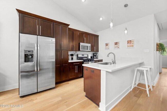 Building Photo - 212 Highland Oaks Ln