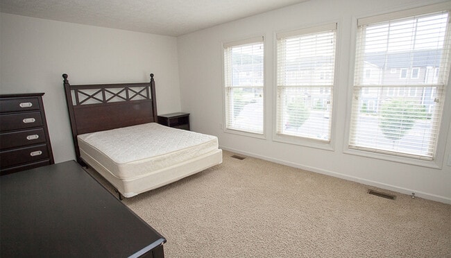 Building Photo - 2111 Purple and Gold Way