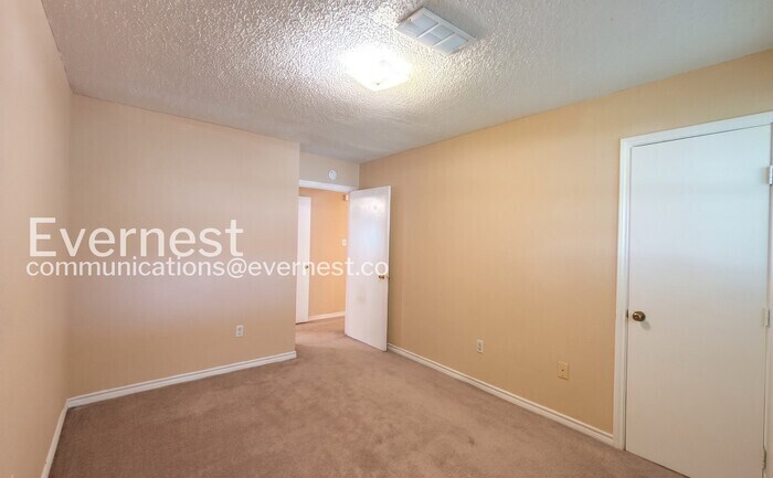 Building Photo - 5405 Shirley St