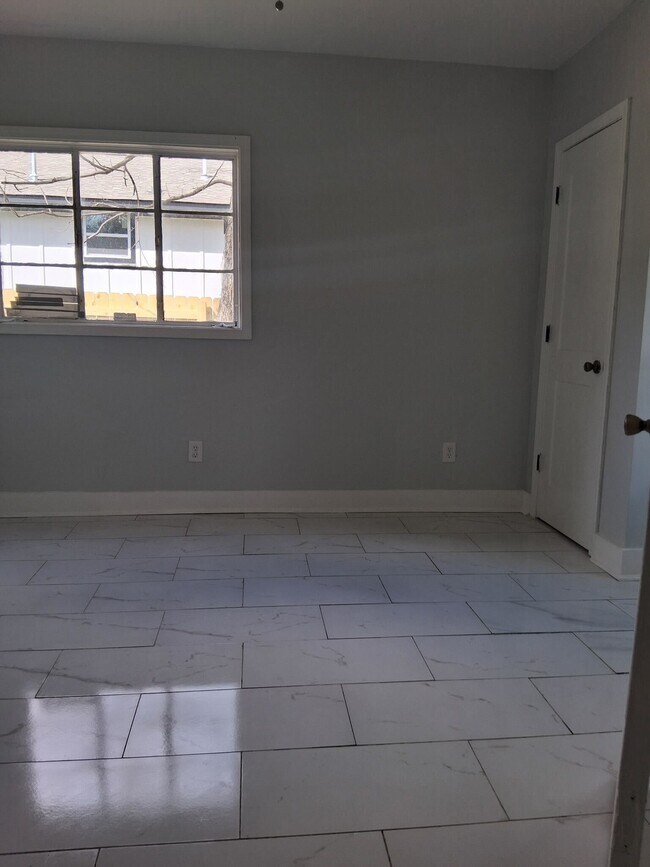 Building Photo - 611 Avalon Rd