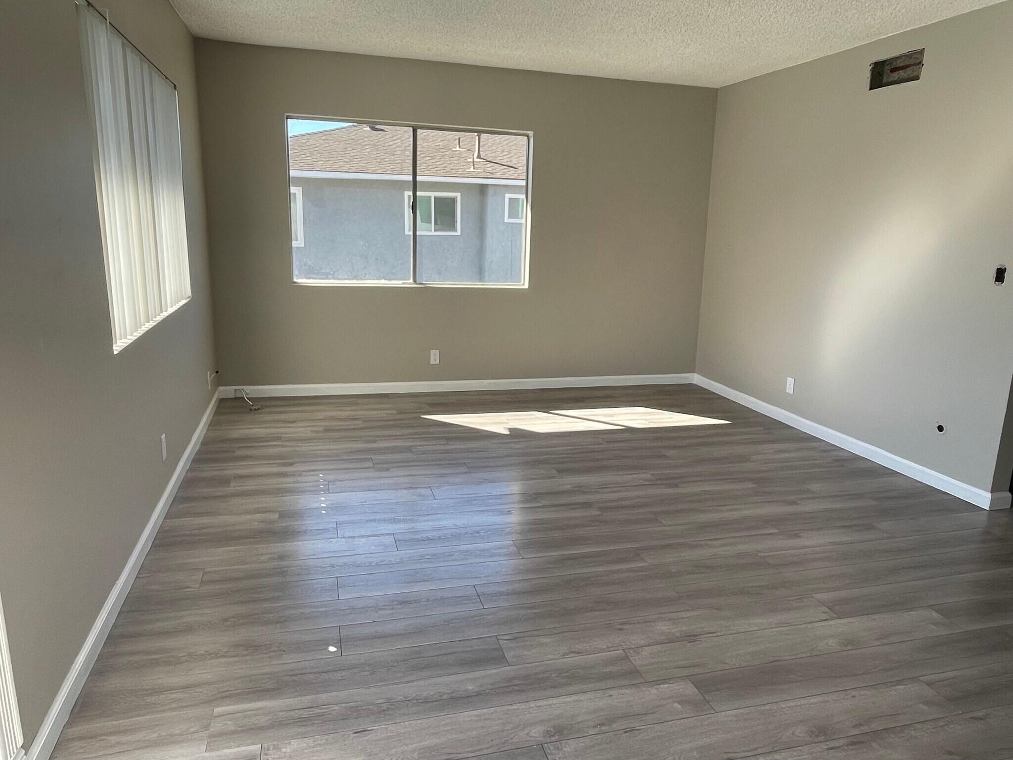 Building Photo - 28164 Robin Ave