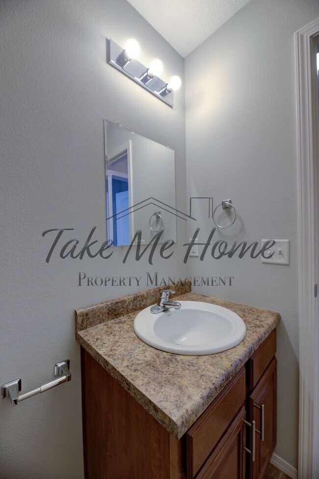 Building Photo - 3 Bedroom in Republic!