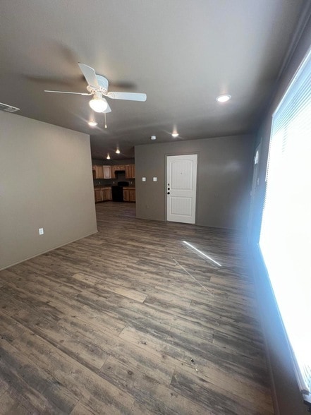 Building Photo - 1505 E 6th St