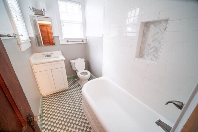 Building Photo - Fall 2026!! Live in this Historic yet modern 4 bedroom!