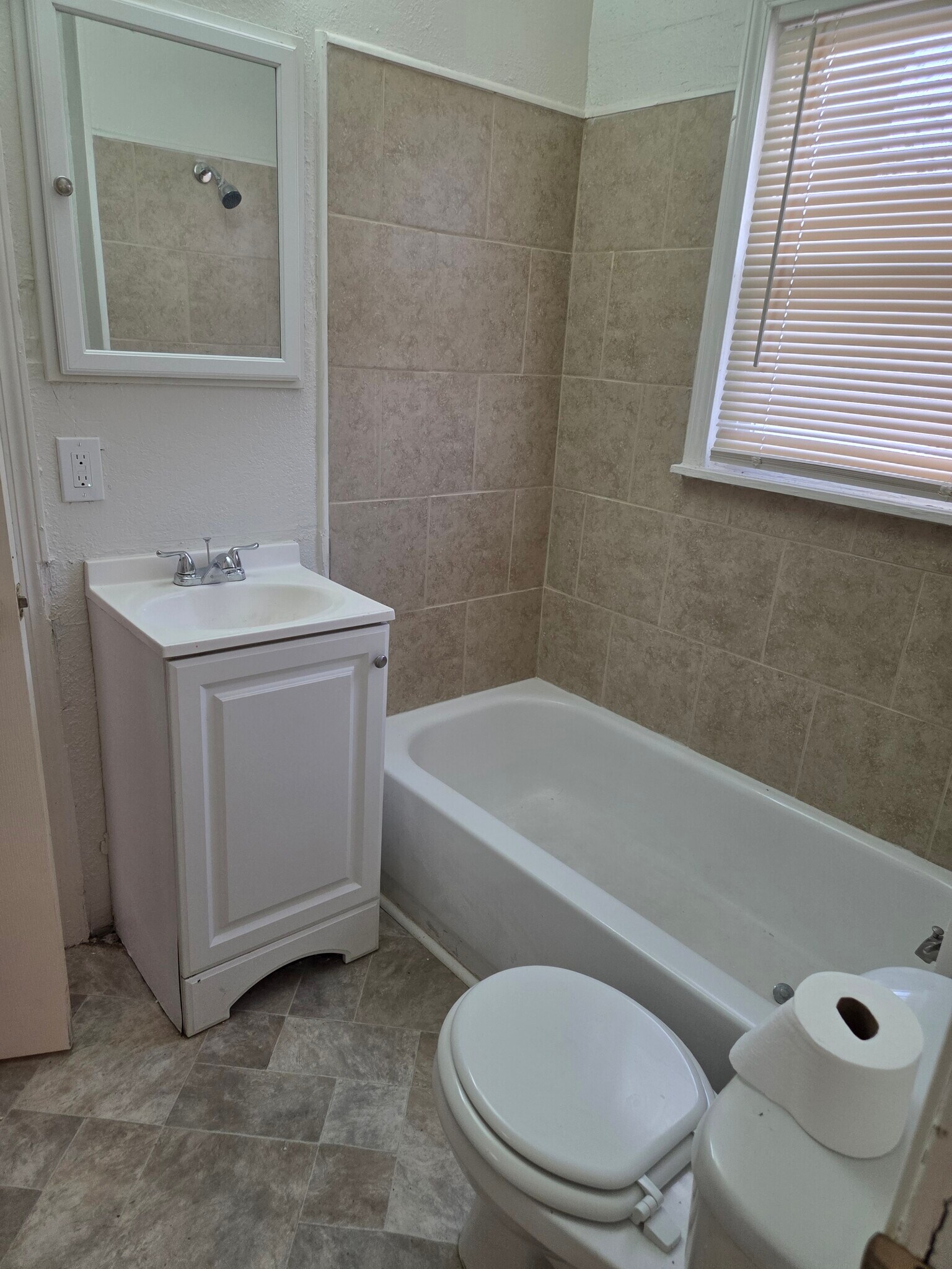 Building Photo - 3429 Mersington Ave