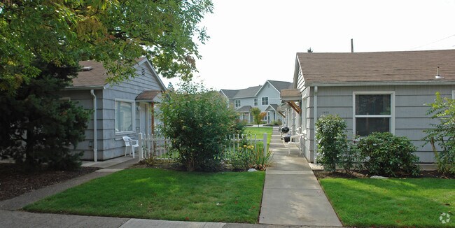 Building Photo - Highland Cottages