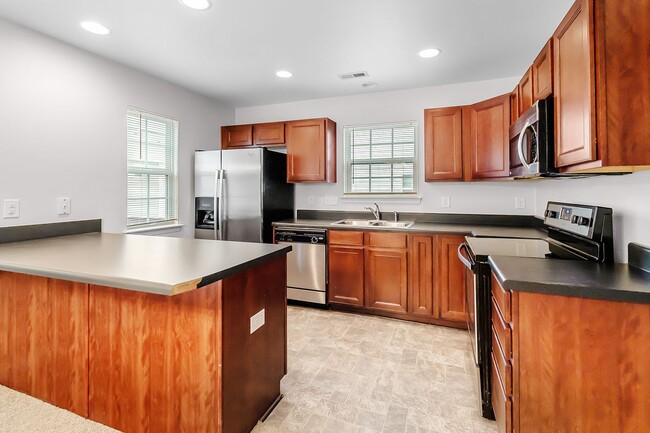 Building Photo - Master-on-Main End-Unit Townhome in Back Creek Villages!