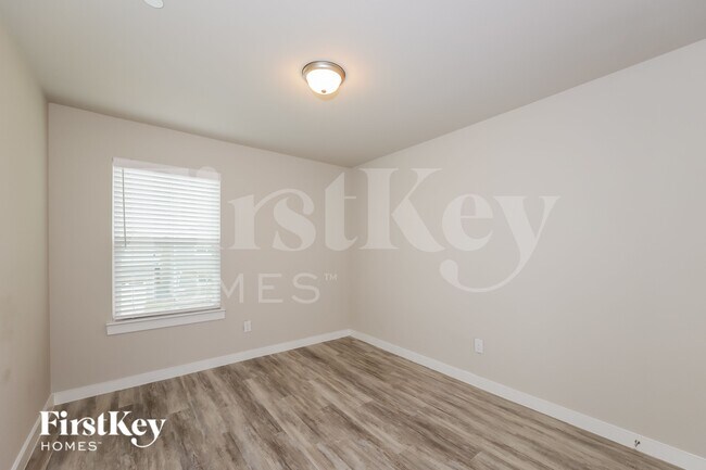 Building Photo - 625 Sophia Wy