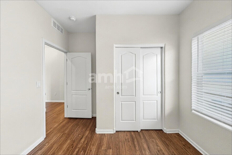 Building Photo - 551 Reserve Ave
