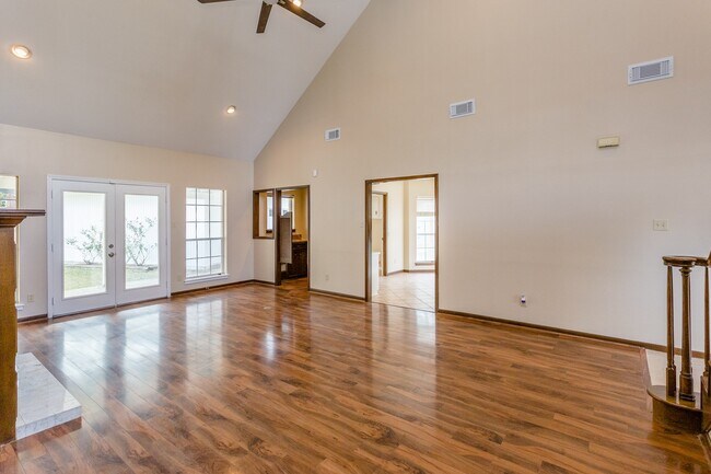 Building Photo - 1703 Plantation Dr
