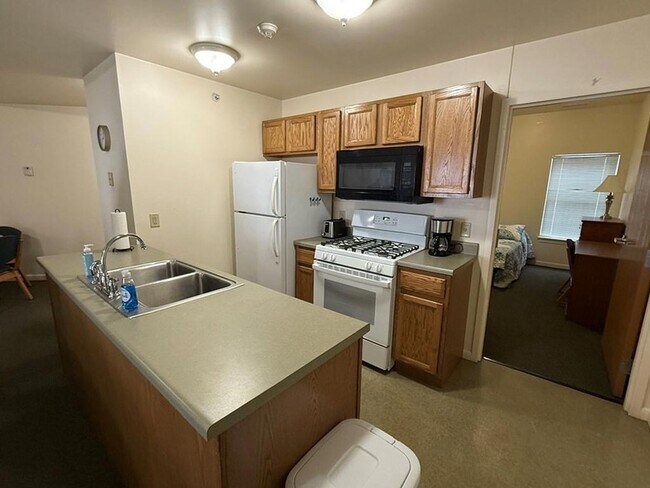 Building Photo - 1950 W 1st St