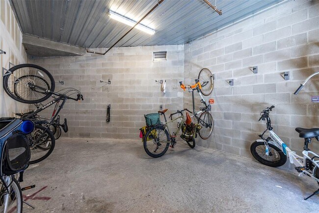 Building Photo - 1010 Central Ave N