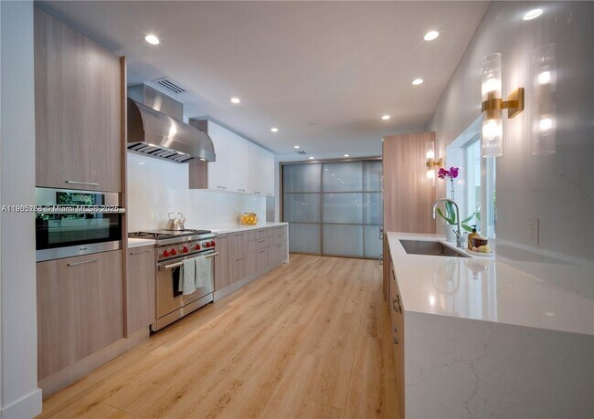 Building Photo - 11905 SW 67th Ave