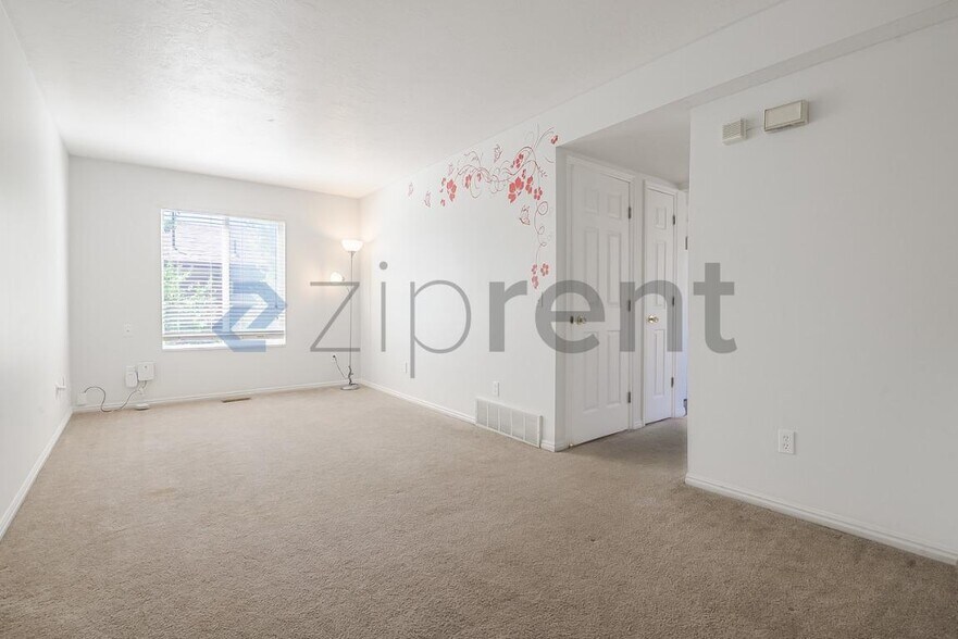 Building Photo - Unit