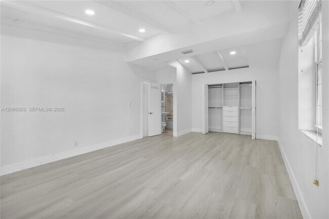 Building Photo - 2555 Nassau Ln