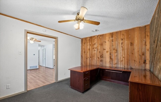 Building Photo - 604 Fegan St