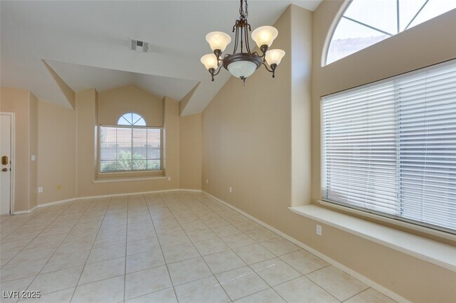 Building Photo - 1744 Knotty Pine