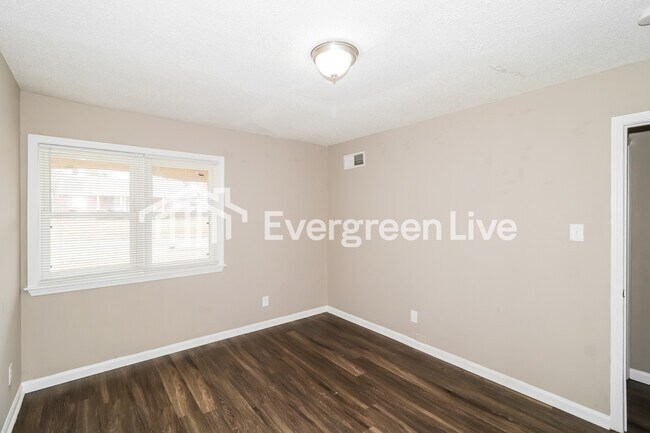 Building Photo - 4053 Chippewa Rd