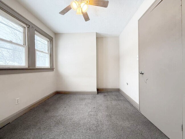 Building Photo - 1525 E 254th St